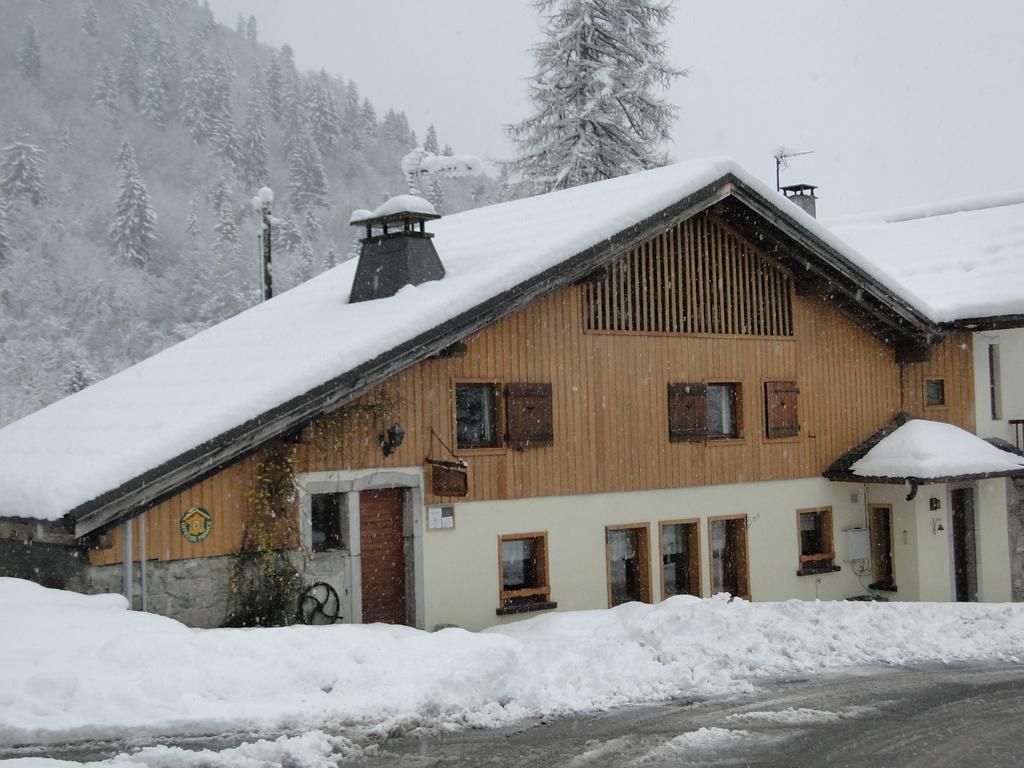 Gite Des Moulins Samoëns Exterior foto